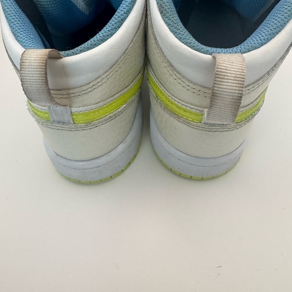 Air Jordan 1 Mid SE DV-1320-17 Size 2Y  Good Condition Green Swoosh Black Laces - Picture 3 of 16